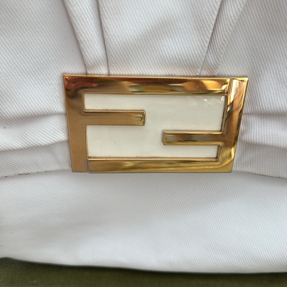 Fendi white leather oversized crossbody/shoulder bag - Picture 6 of 9